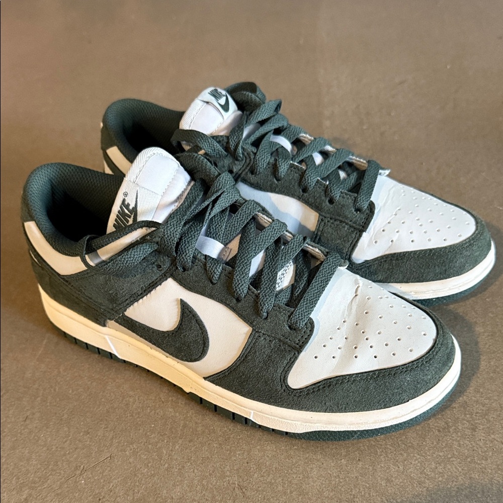 Nike Dunk Low Sneakers
